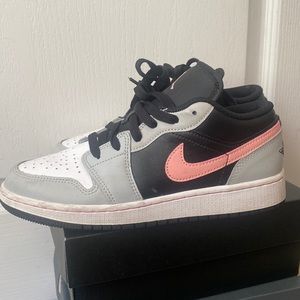 Jordan 1 Low, black/white/pink/grey